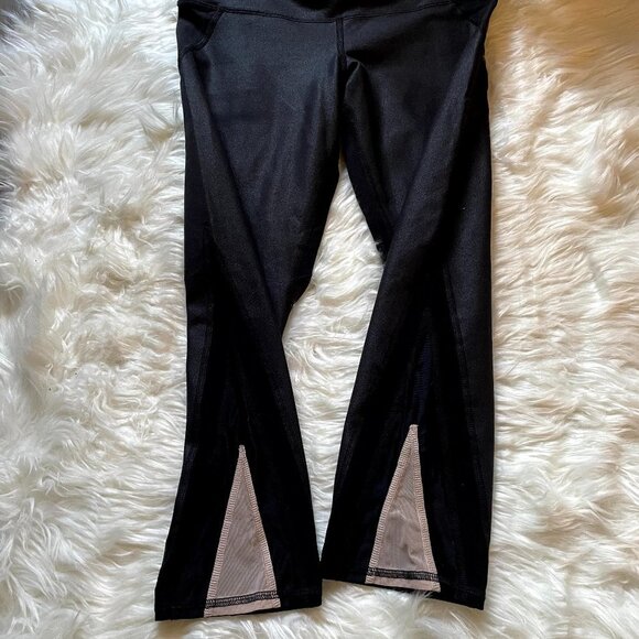 Alo high waisted Yoga black leggings with details on the back size XS - Picture 4 of 5